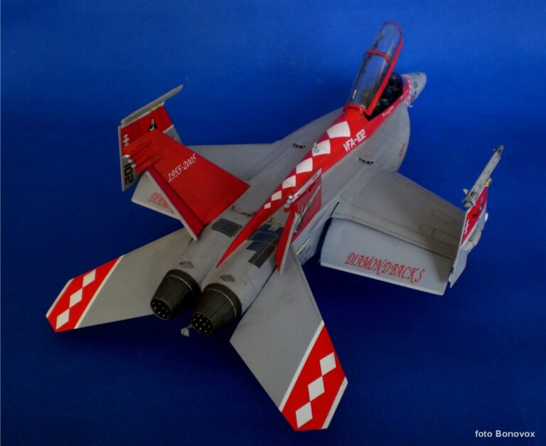 F/A-18F Super Hornet “Diamondbacks” – kit Revell scala 1/48.