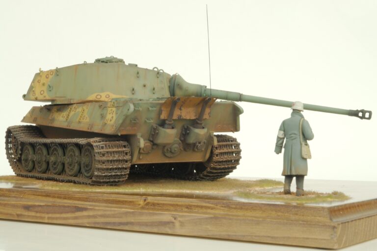 L’ultimo tra i Perduti – Sd.Kfz. 182 Pz.kpfw. VI Tiger Ausfuehrung B Koenigstiger dal kit Tamiya in scala 1/35.
