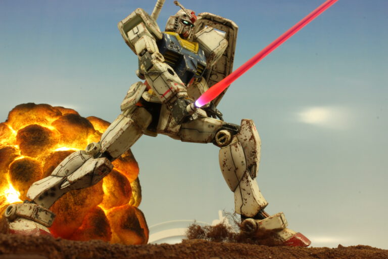 RX-78-2 Mobile Suit Gundam dal kit Bandai in scala 1/144.