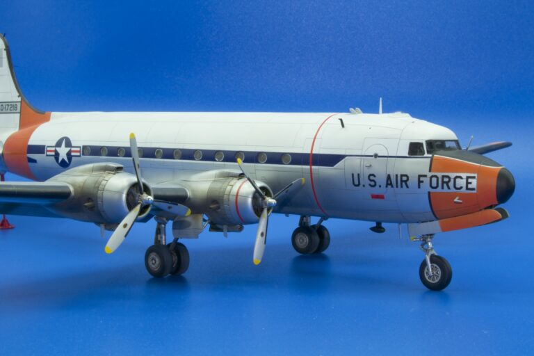 Douglas C-54D Skymaster dal kit Revell in scala 1/72.