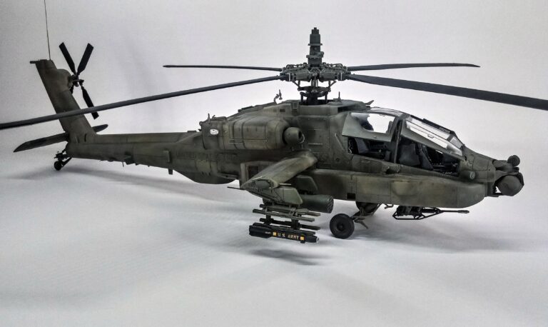 AH-64D Apache Longbow dal kit Hasegawa in scala 1/48.