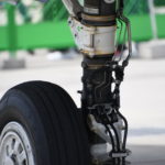 U.S._Marine_Corps_F-35B_Lightning_II(169164)_of_VMFA-121_left_main_landing_gear_shock_strut_left_rear_view_at_MCAS_Iwakuni_May_5,_2018_02